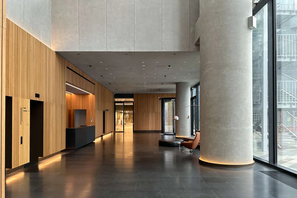 Просторные трёхкомнатные апартаменты в центре города в Capital Towers