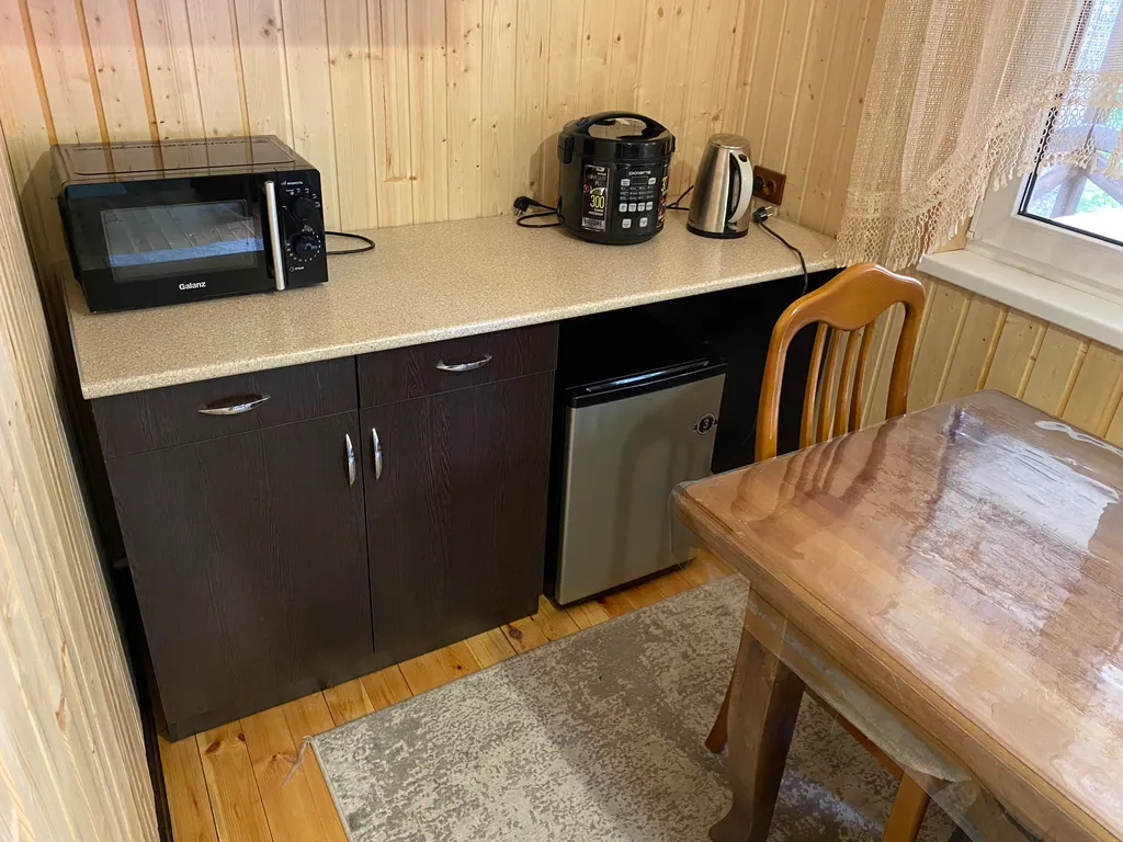 Уютный домик-котедж в горном лесу