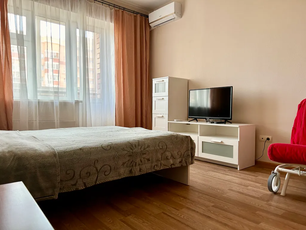 1-комнатная квартира, 15 минут до центра на автомобиле, с парковкой у дома — аренда посуточно в Казань