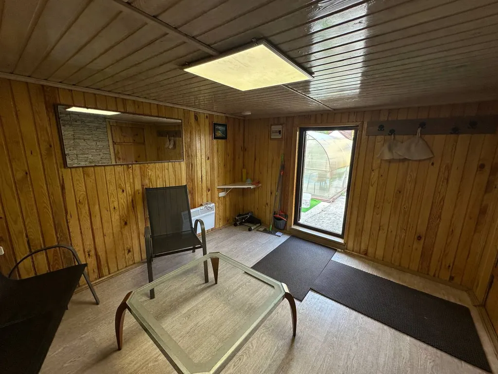 Уютный домик с бассейном в черте города