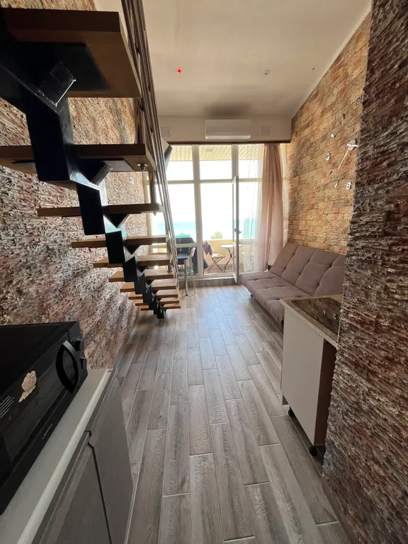 Двухуровневая студия с видом на море