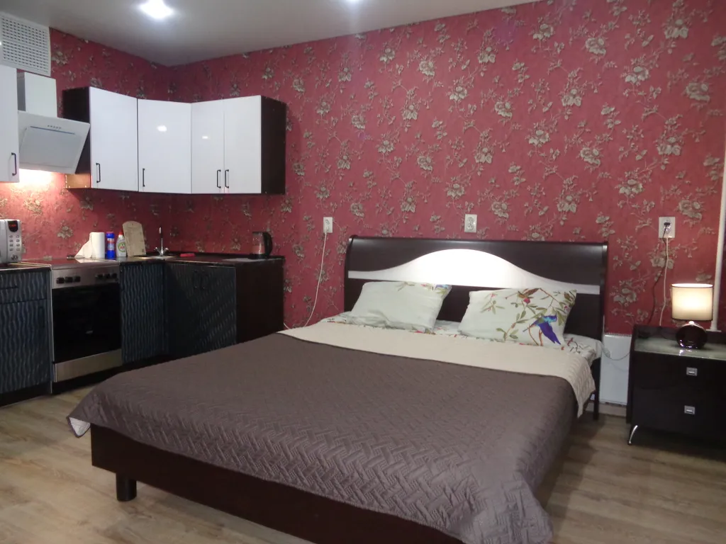 Уютная квартира в новом микрорайоне города — аренда посуточно в Тобольск