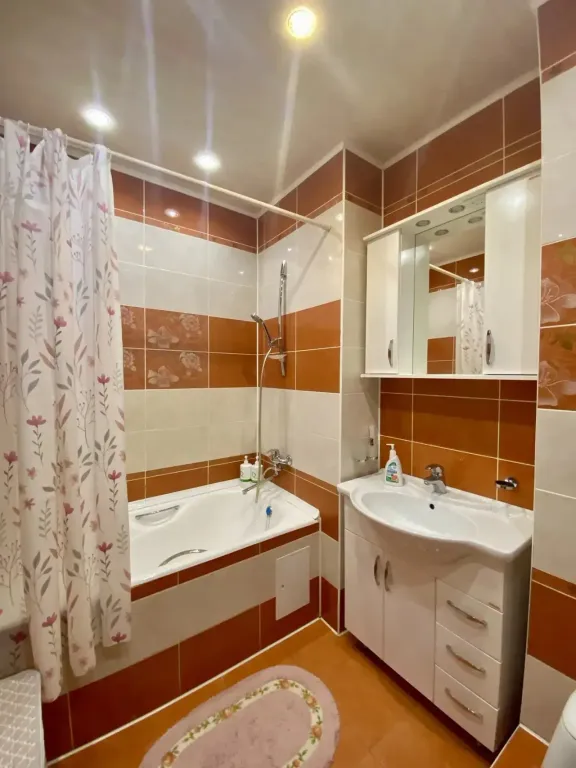 Уютная студия в центре с великолепным видом на горы