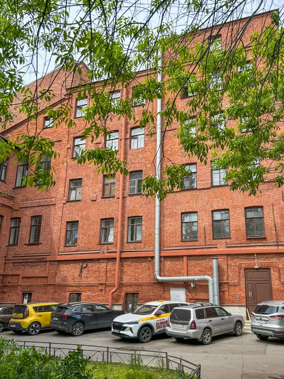 Просторная студия на Васильевском острове