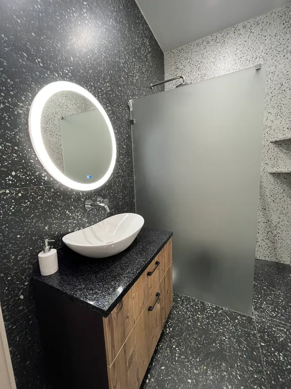 Новый дом с бассейном