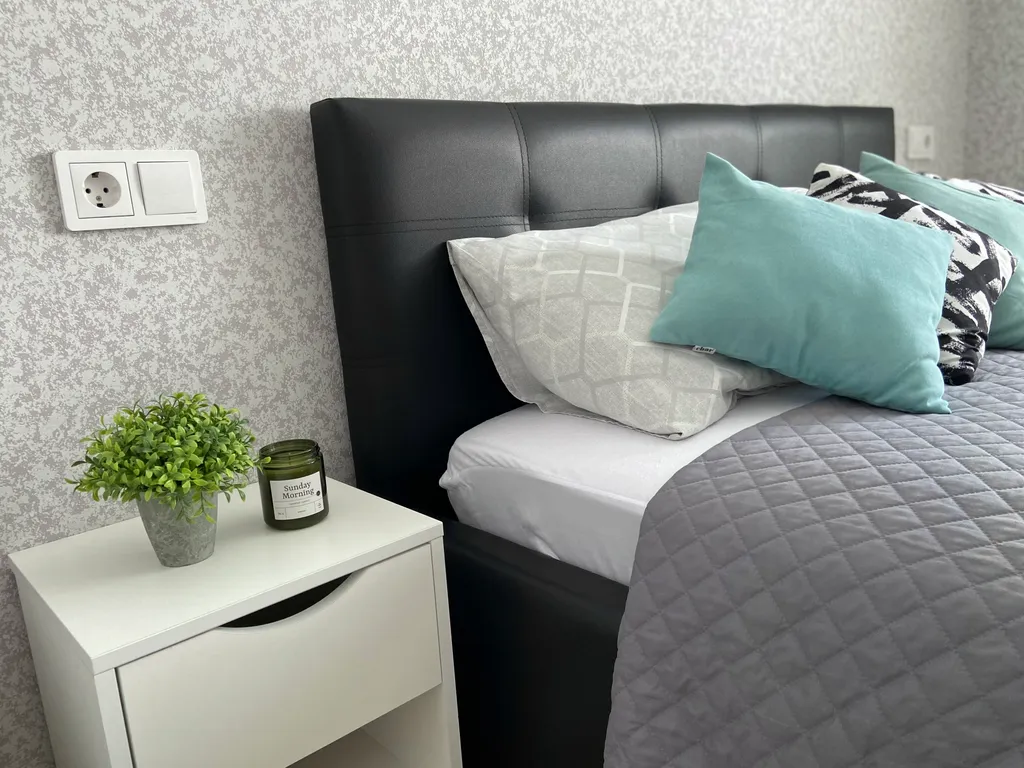 Светлая студия с двориком и парковкой