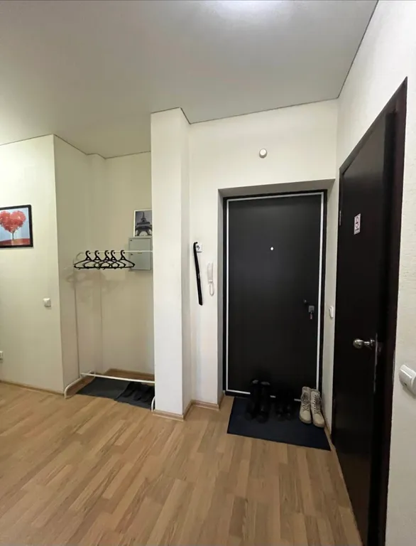 Двухкомнатная  квартира рядом  с тц Ультра