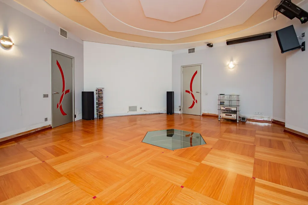 10-комнатный Дом