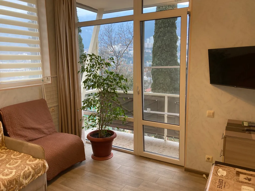 Двухкомнатная квартира с видом на горы — аренда посуточно в Ялта