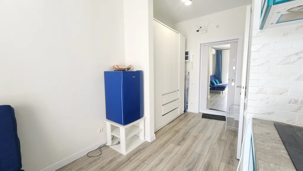 Студия с видом на бассеин