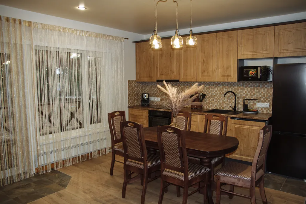 Уютный коттедж в сосновом лесу с видом на озеро