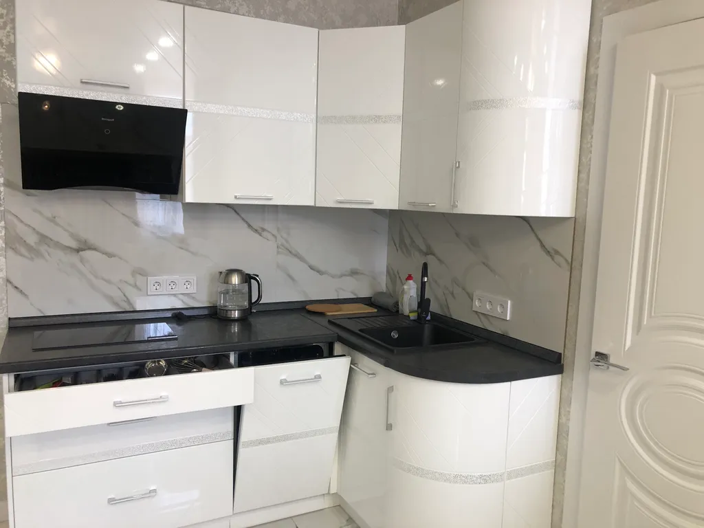 Квартира с отдельной спальней в 15 минут от моря