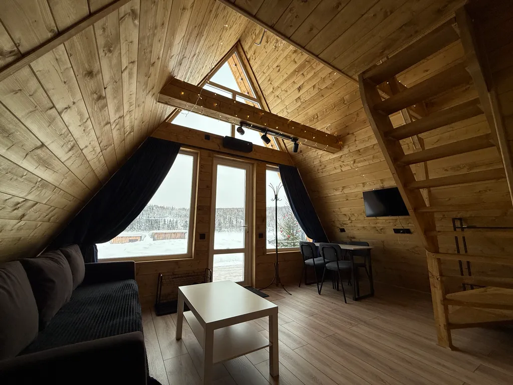 Домик на берегу реки Вишера