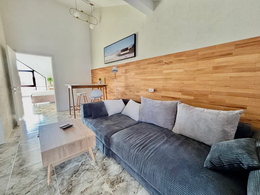 Кругозор туан-хаус с видом на реку