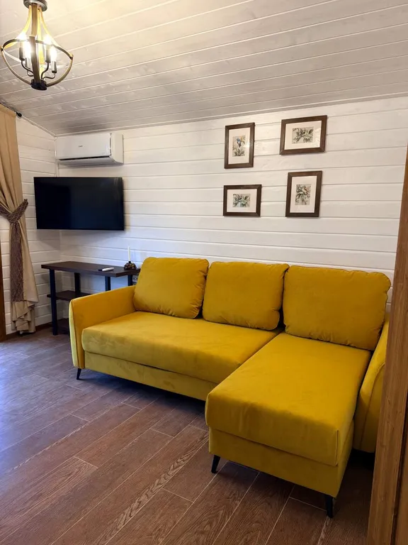 Шале в горах на берегу реки