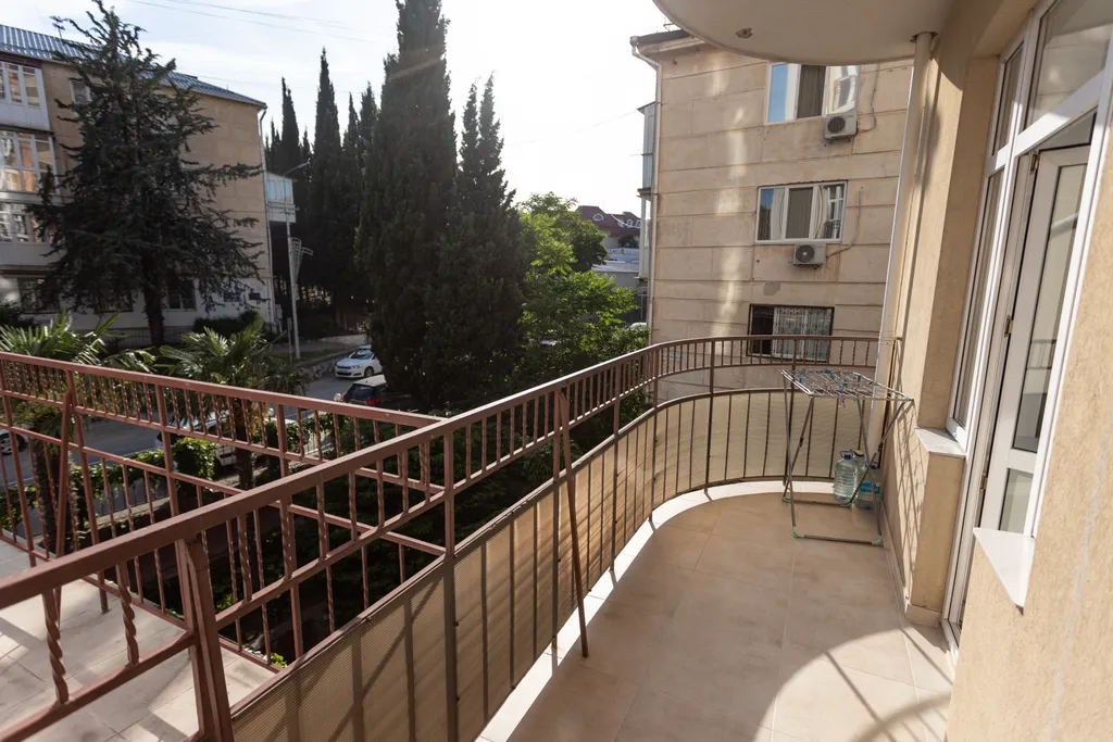 Светлая 1-комнатная квартира с панорамным балконом