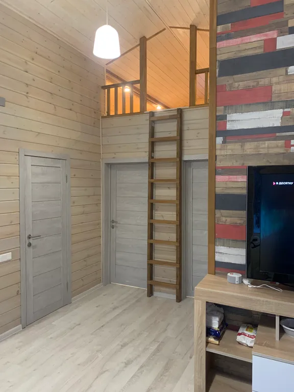 Два новых дома на большом участке с лесом