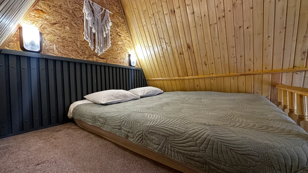 Роскошный дом на территории озера