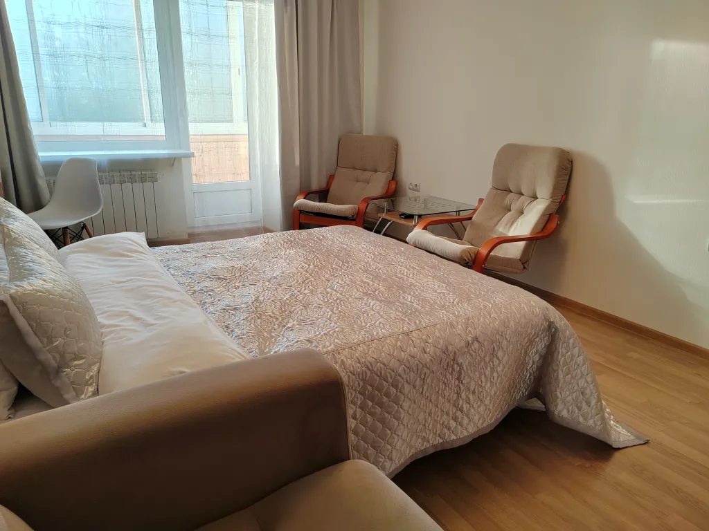 Около музея космонавтики с видом на памятник 600-летию Калуги