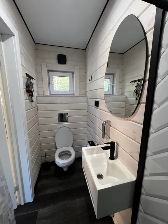 Уютный домик в сосновом лесу