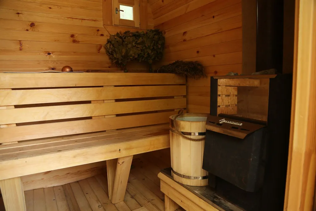 Дом с бассейном у парка Галицкого