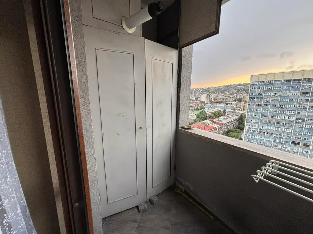 Комфортная квартира с балконом в центре Тбилиси