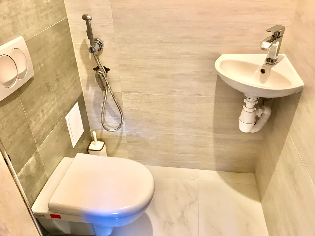 Дом на скале с видом на озеро