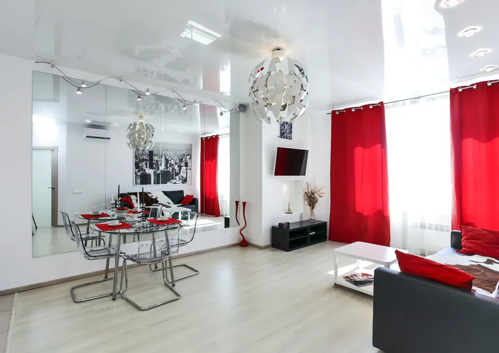 Красивая квартира в центре города с живописным видом на море