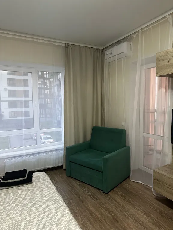 Квартира-студия с новой кроватью и кондиционером