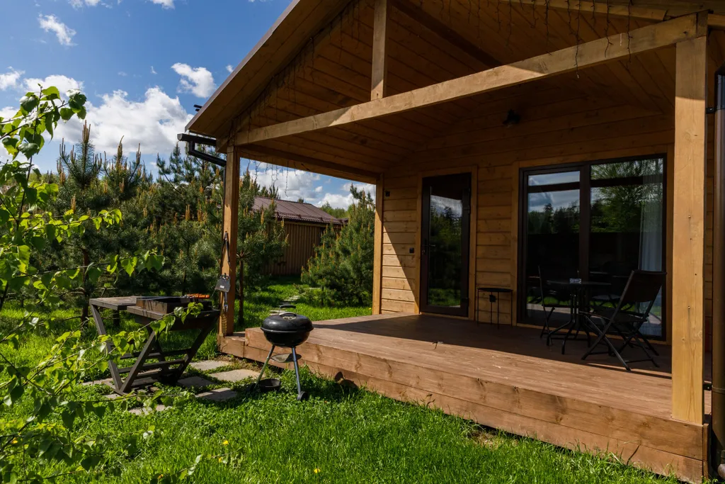 Коттедж для двоих в лесу у пруда