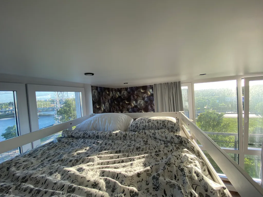 Geometry - просторная квартира с панорамным видом на реку в центре