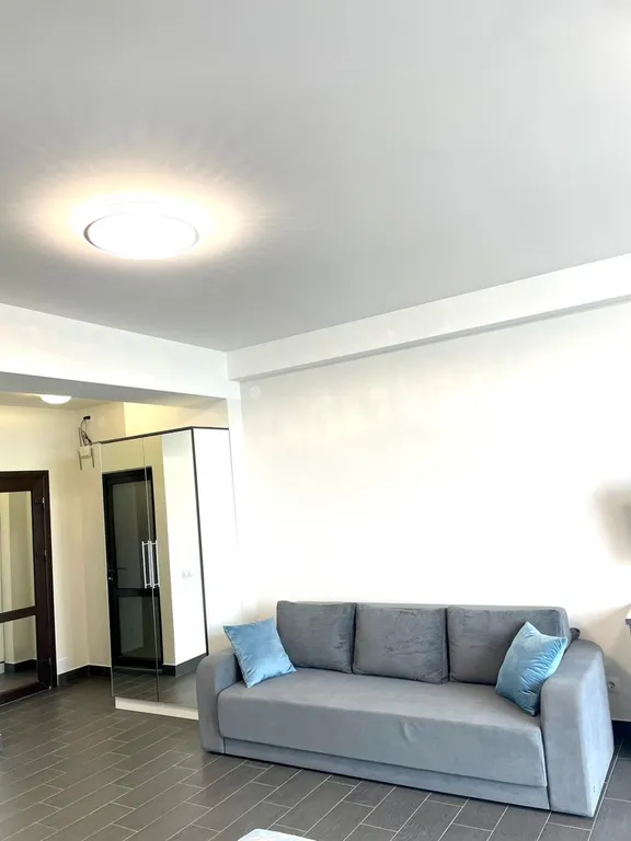 Эллинг на берегу моря