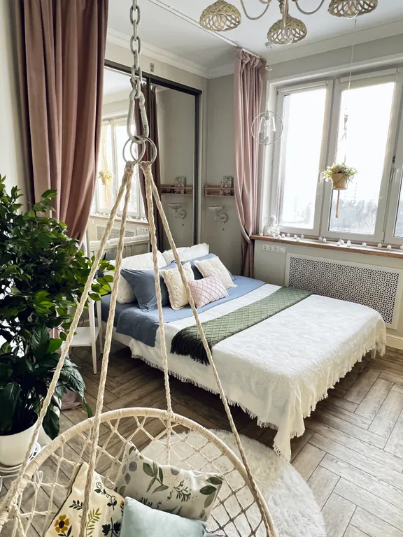 Курортная квартира с питерской атмосферой-лес, озеро, Москва.