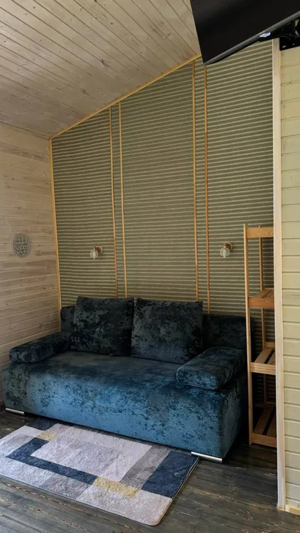 Современная студия на берегу реки