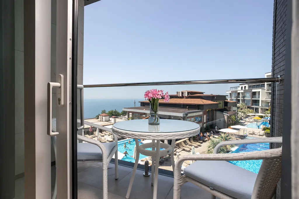 Квартира в вип корпусе, с видом на бассейн и море в ЖК Лазурный берег 2