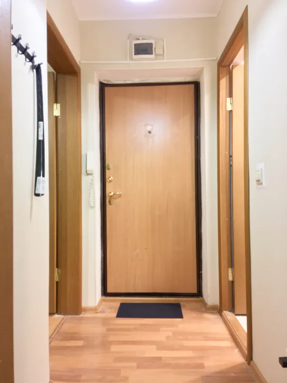 1-к квартира, 6 остановок до центра на автобусе, сквер под окнами