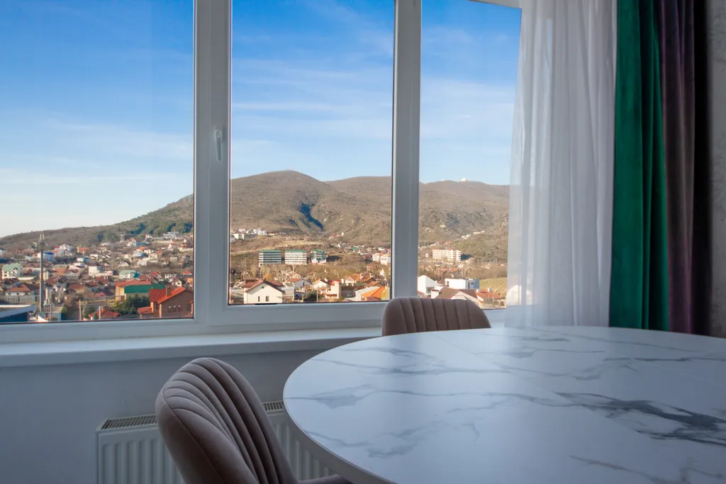 С красивым видом на горы и море