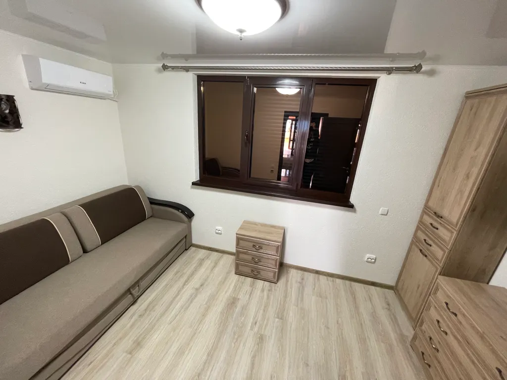 Двухэтажный дом на берегу моря