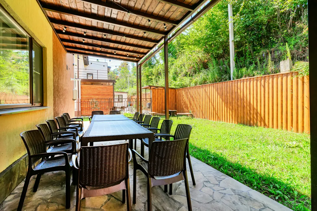 Коттедж Вилла с горячим бассейном для большой компании — Высокое