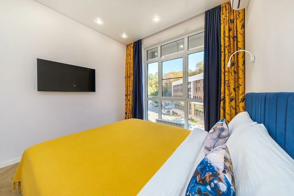 Дизайнерская светлая студия для 3 человек