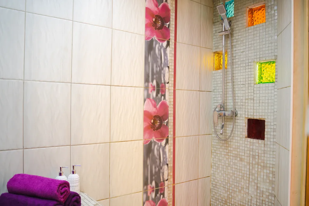 Двухэтажный срубовый гостевой домик с русской баней на дровах и купель