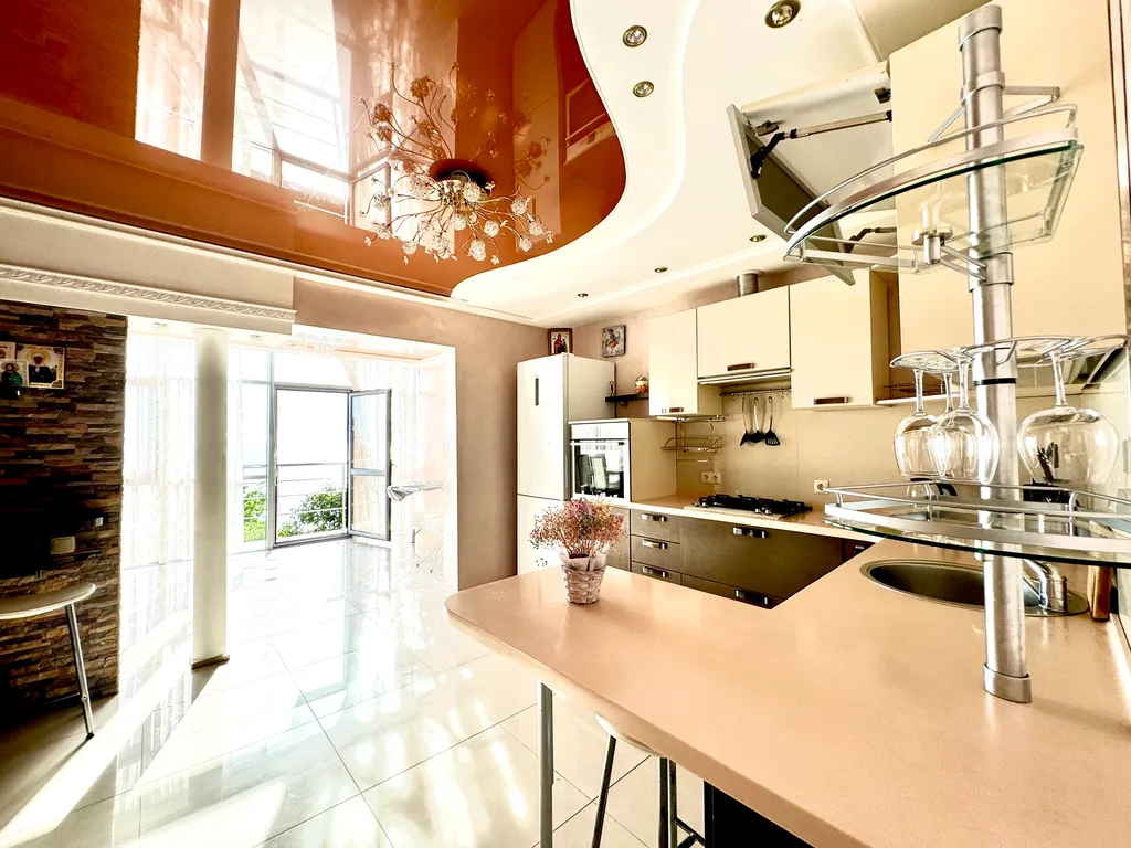 Дом с бассейном