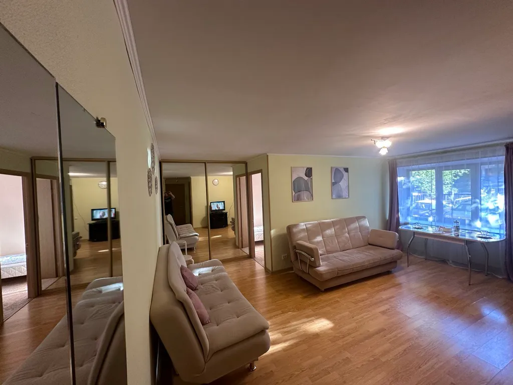 Квартира Двухкомнатная в самом центре у набережной — аренда посуточно в Петрозаводск