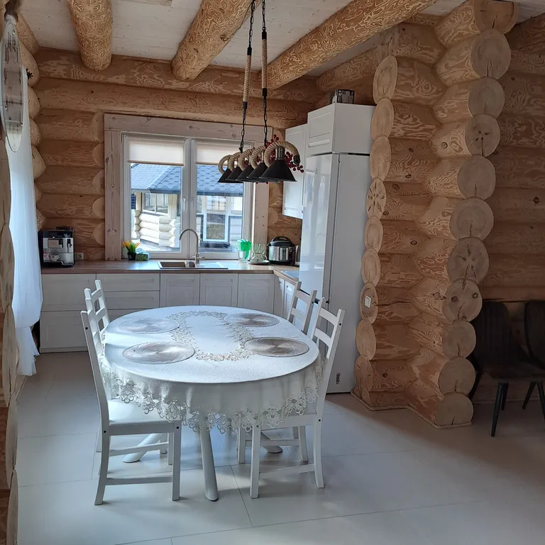 Уютный домик, на опушке леса, с видом на озера