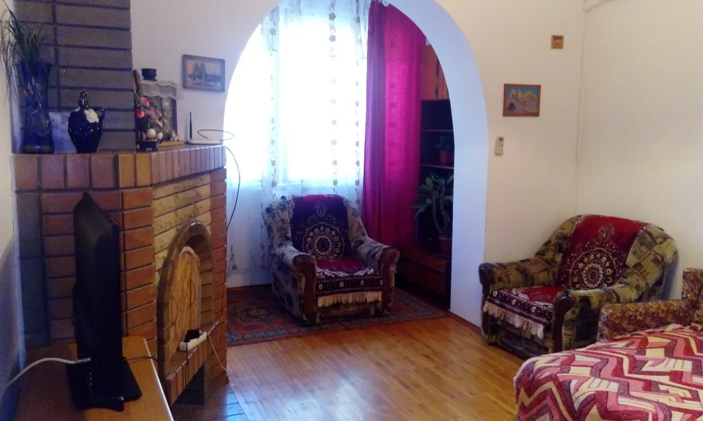 Коттедж со своим гаражом — аренда посуточно в Партенит