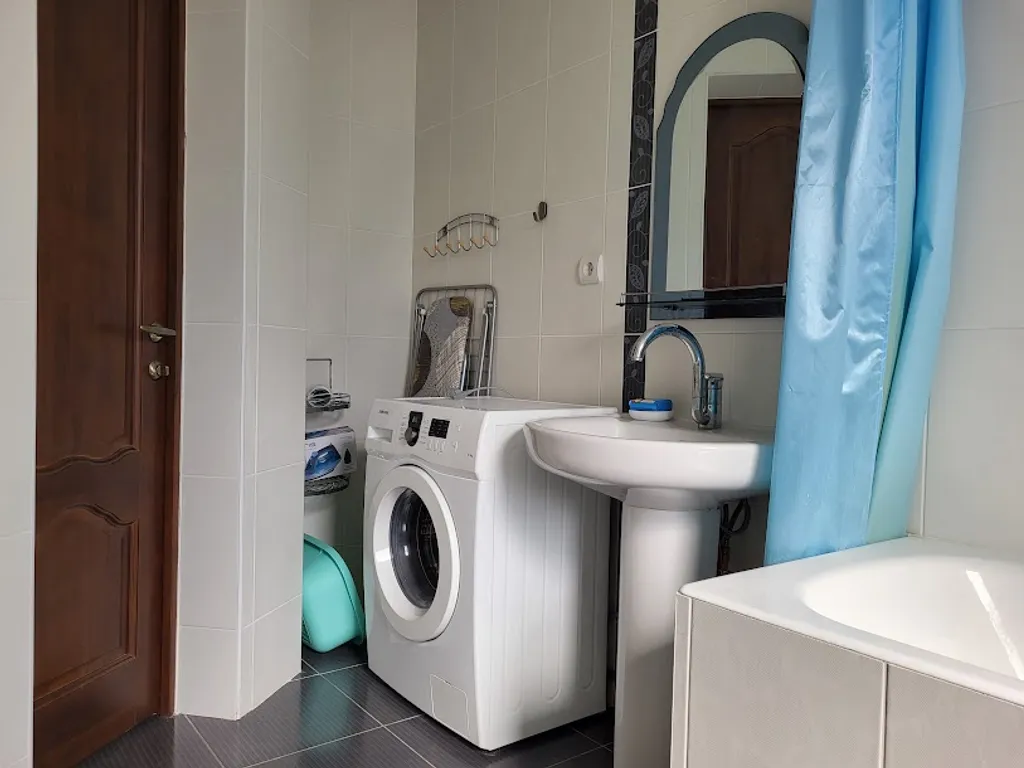 Двухэтажный коттедж на участке 8 соток