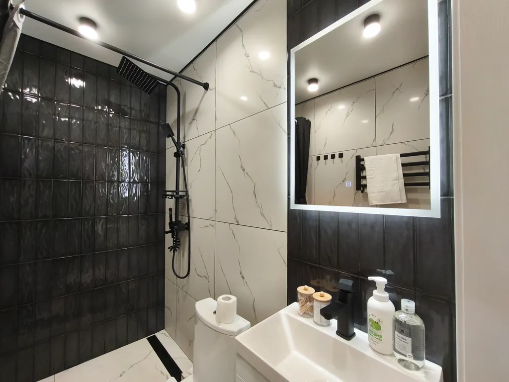 Домик с террасой и мангалом среди природы