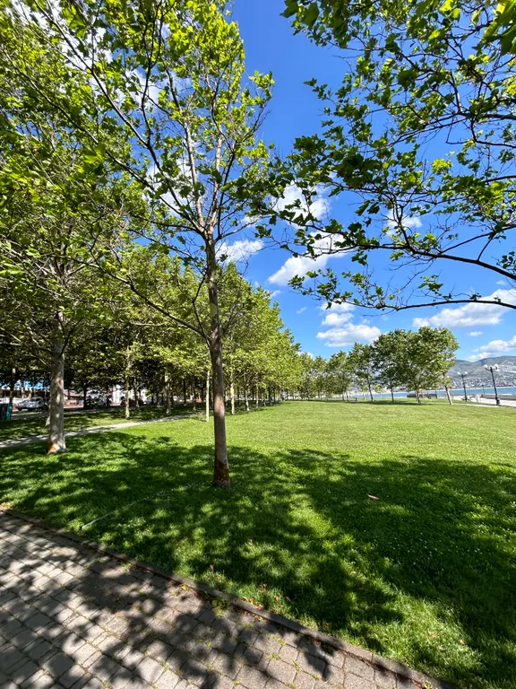 Уютные апартаменты у моря с камином и дизайнерским ремонтом