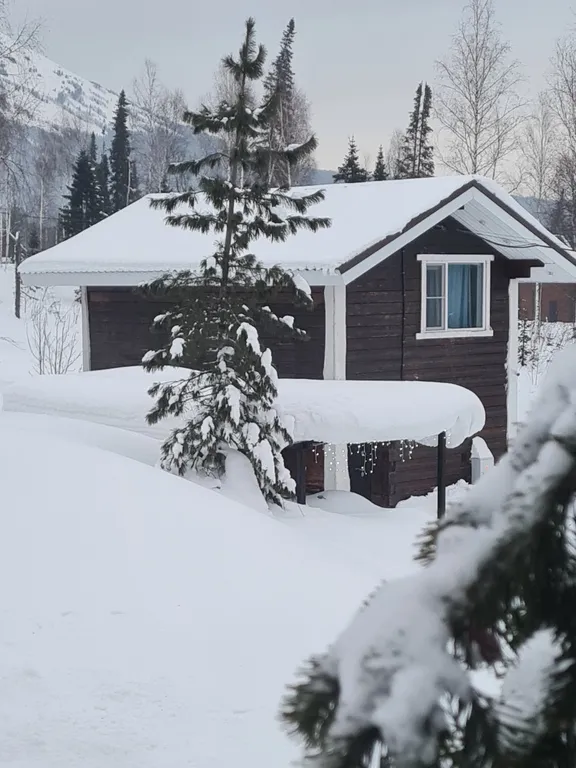 Коттедж ХоббитГеш уютный дом из бруса — Шерегеш