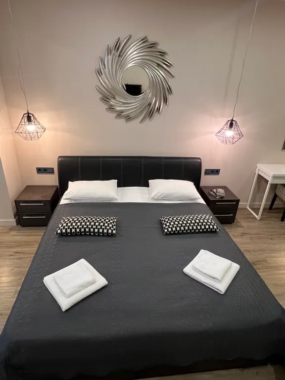 Уютная квартира с видом на морской порт и горы